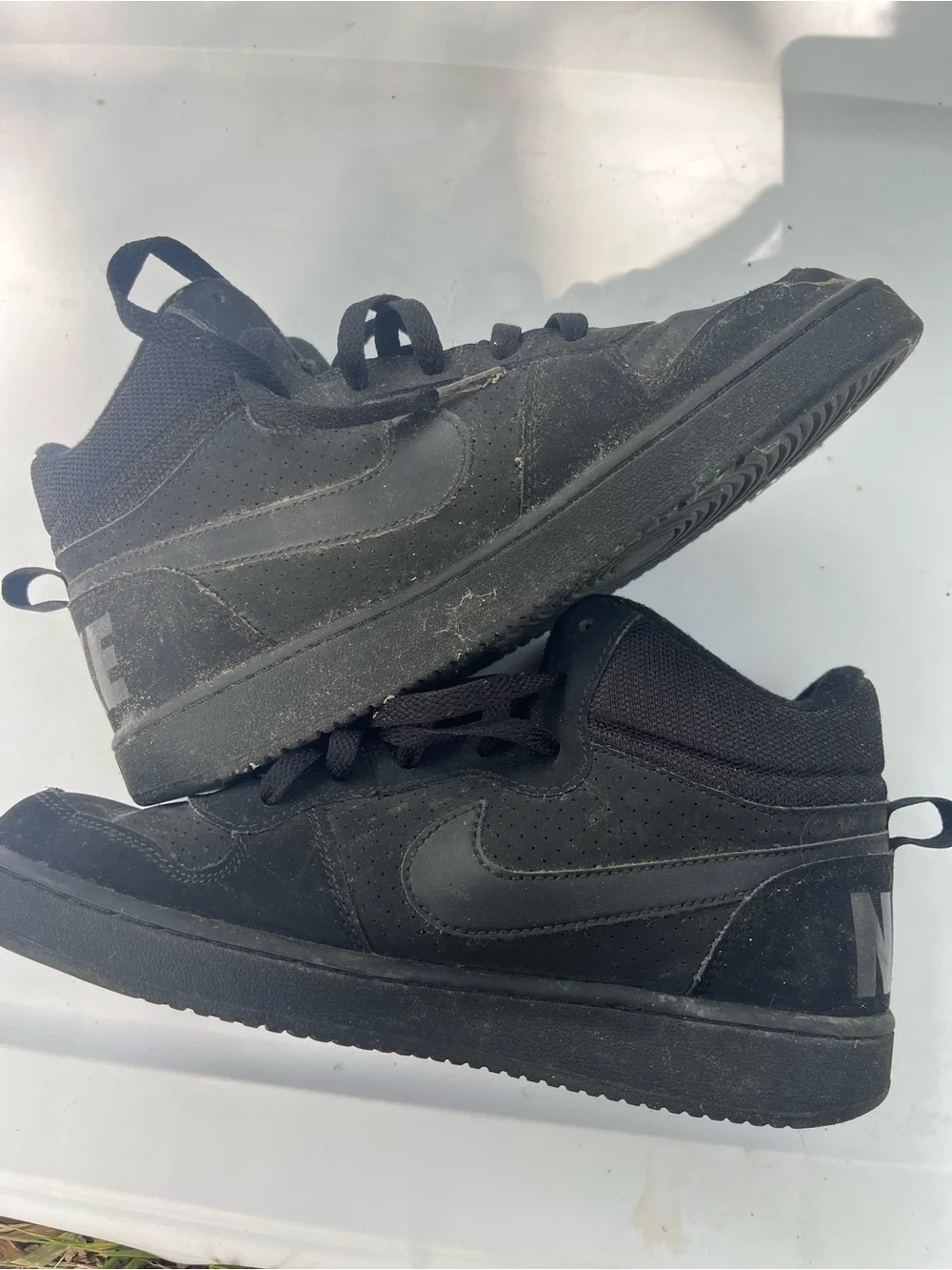 Boys Nike Court Borough Mid sneakers Size 7 Y